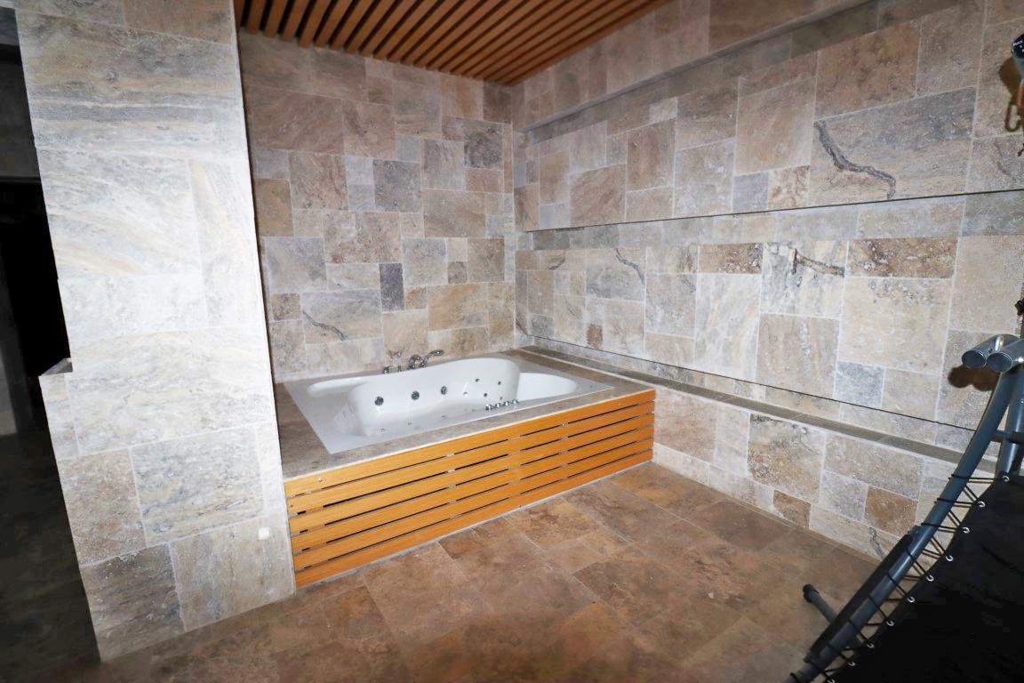 MAY482 - Photo 11