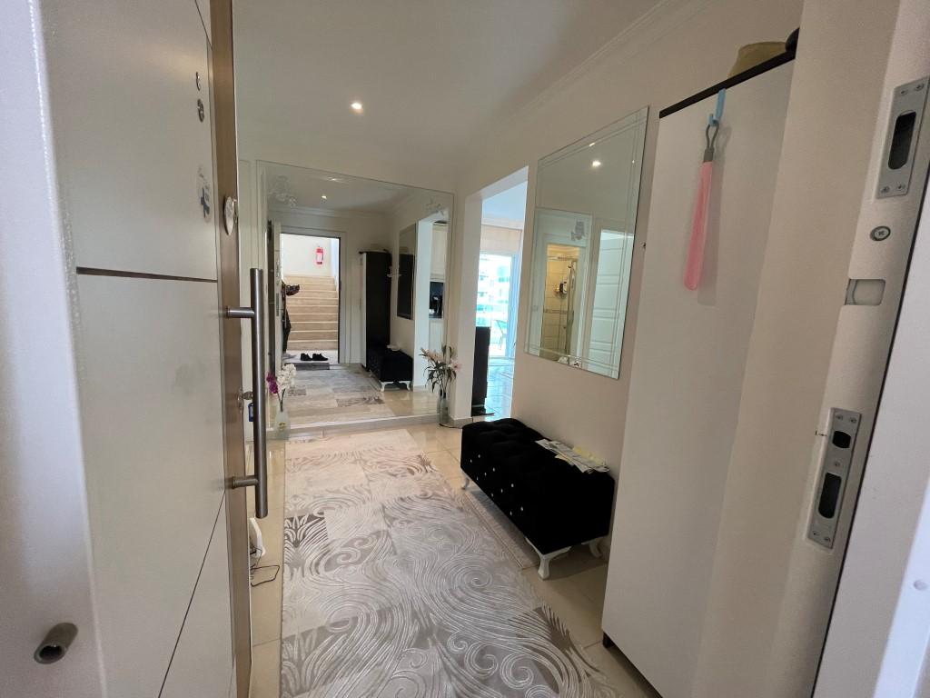 MAY468 - Photo 11