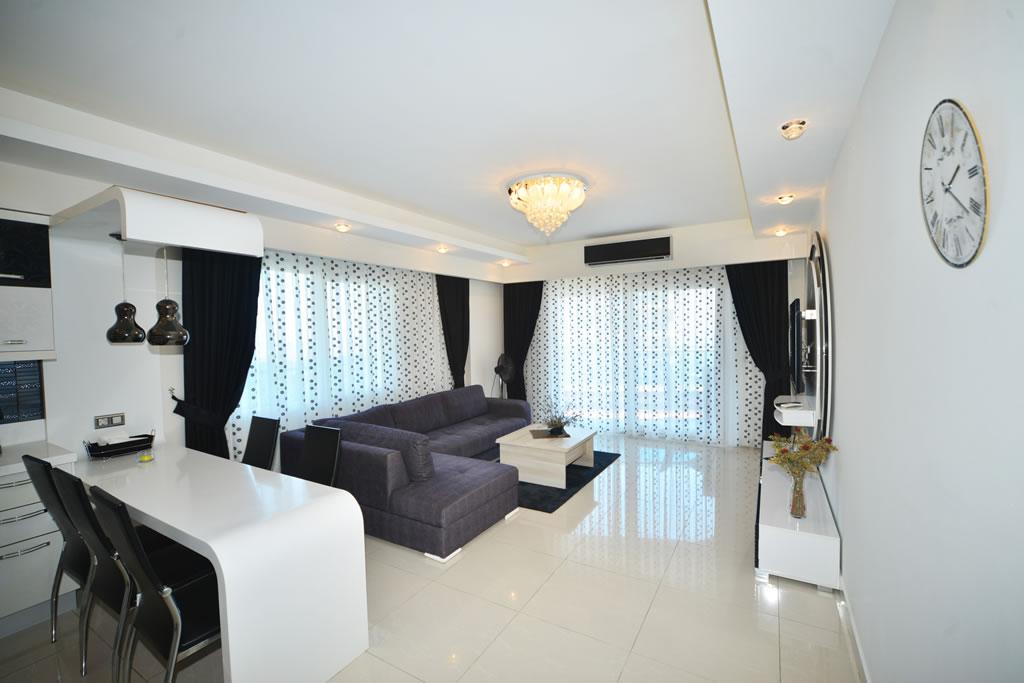 MAY573 - Photo 4