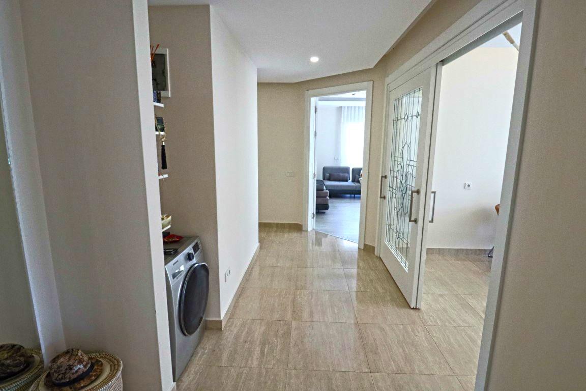 MAY737 - Photo 28