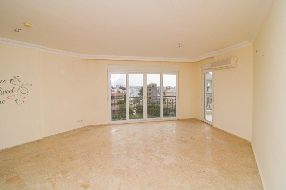 MAY712 - Photo 16