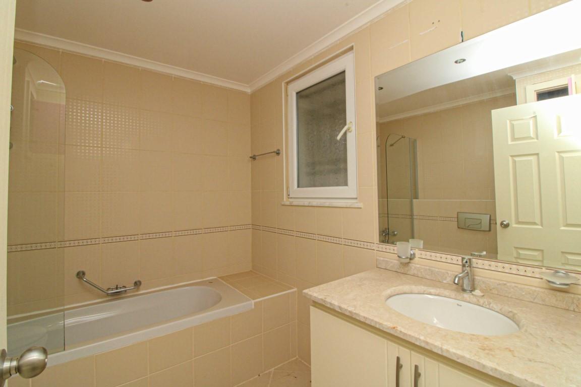 MAY712 - Photo 24