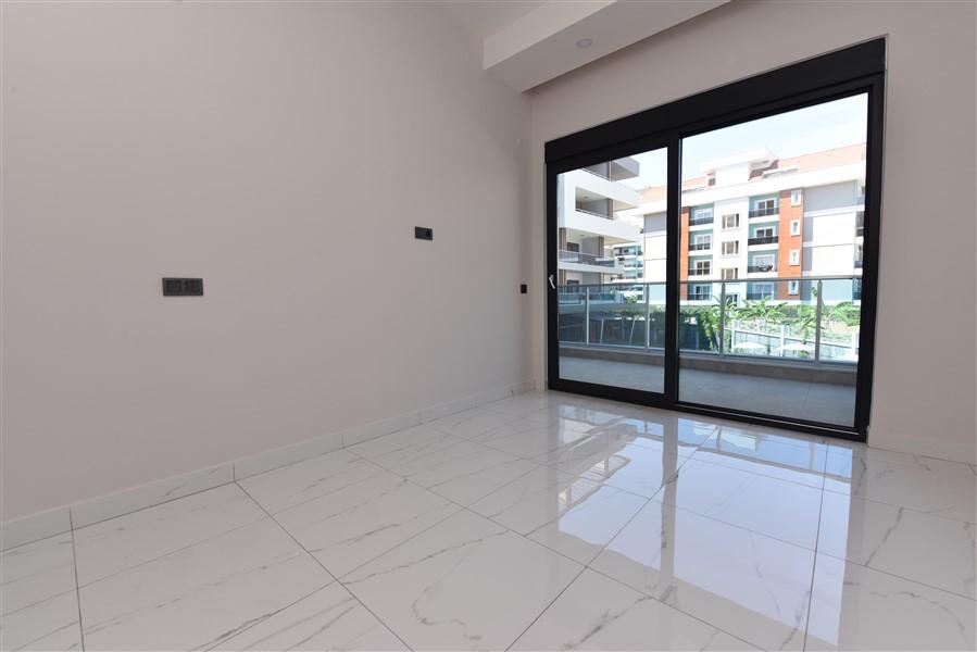 MAY1040 - Photo 16