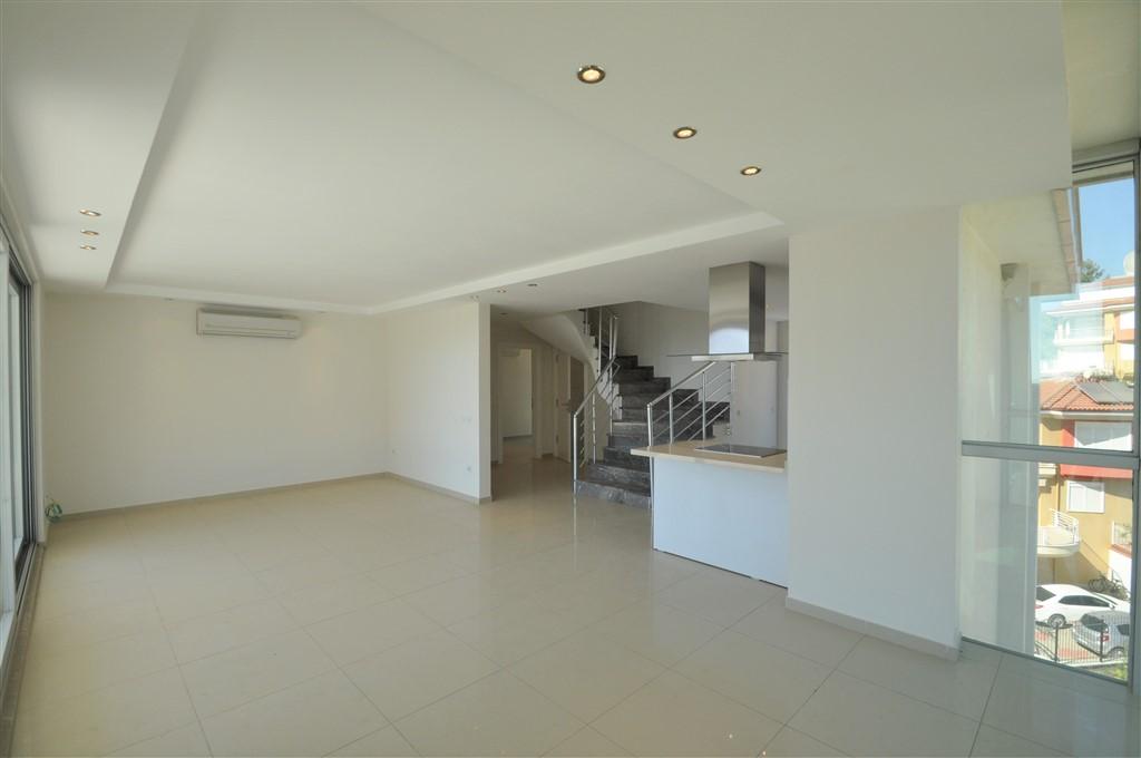MAY1037 - Photo 20