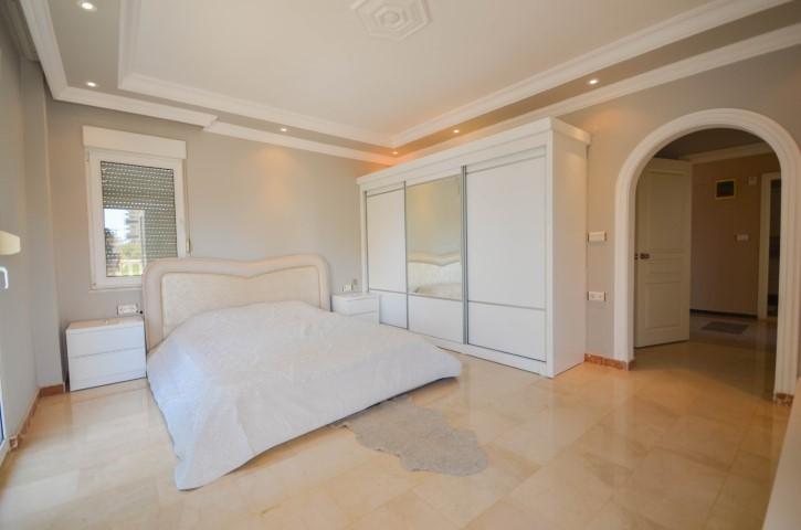 MAY1011 - Photo 19