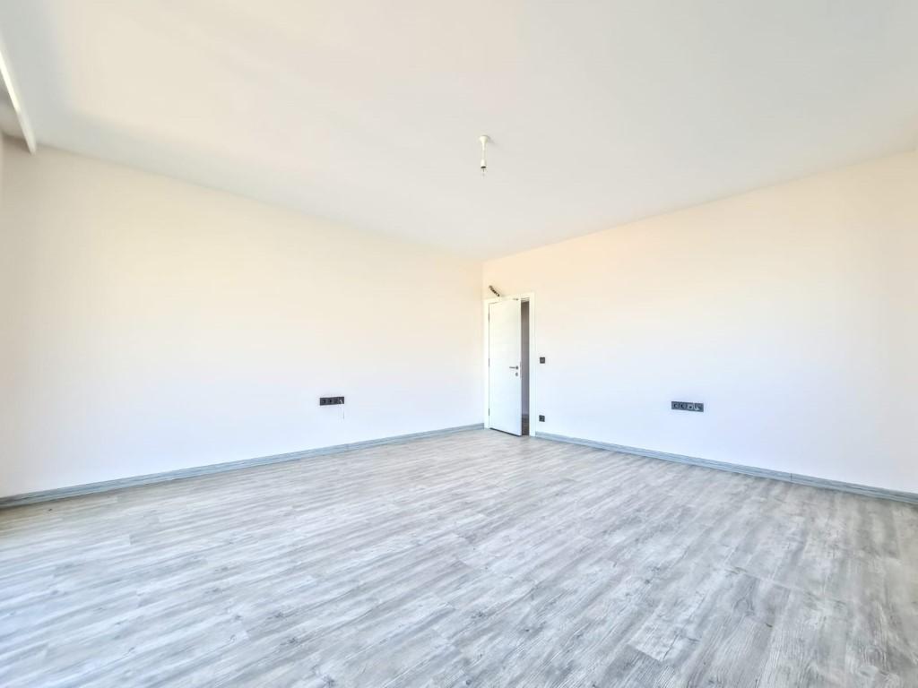 MAY889 - Photo 18