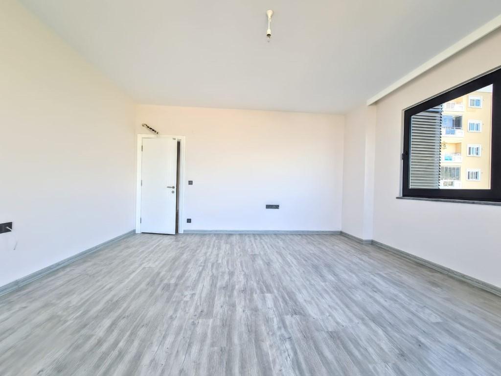 MAY889 - Photo 19