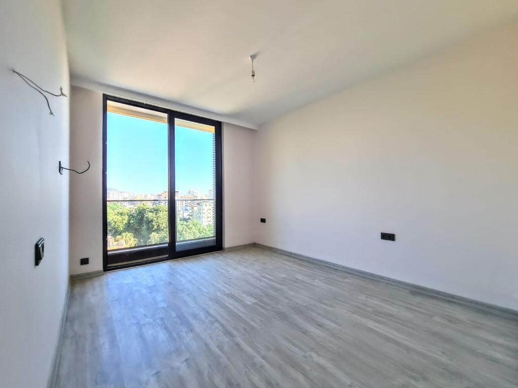 MAY889 - Photo 22