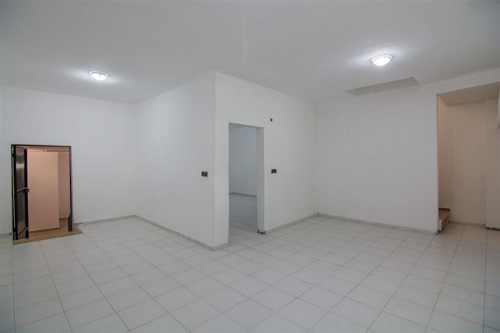 MAY1052 - Photo 22