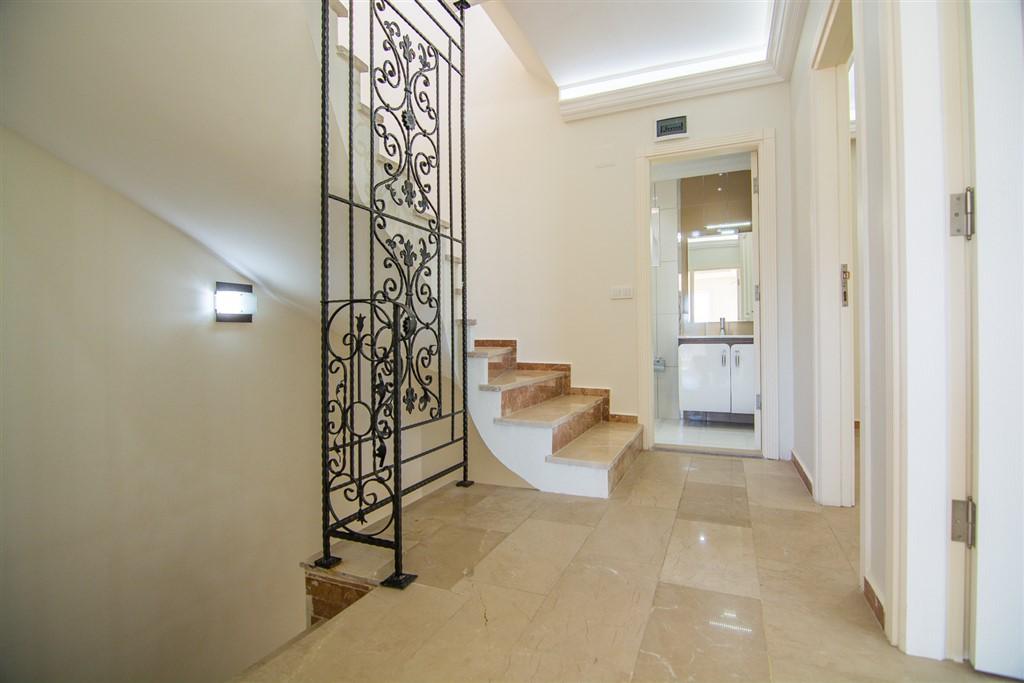 MAY1052 - Photo 28