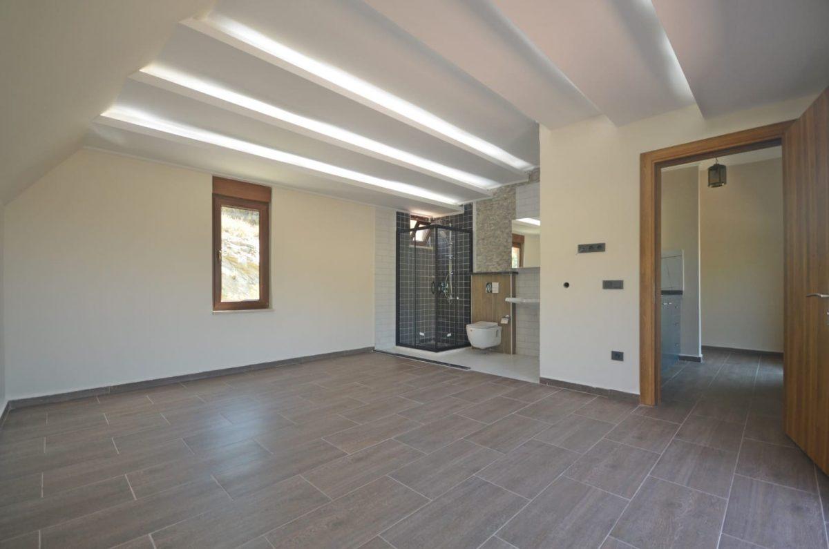 MAY1103 - Photo 11