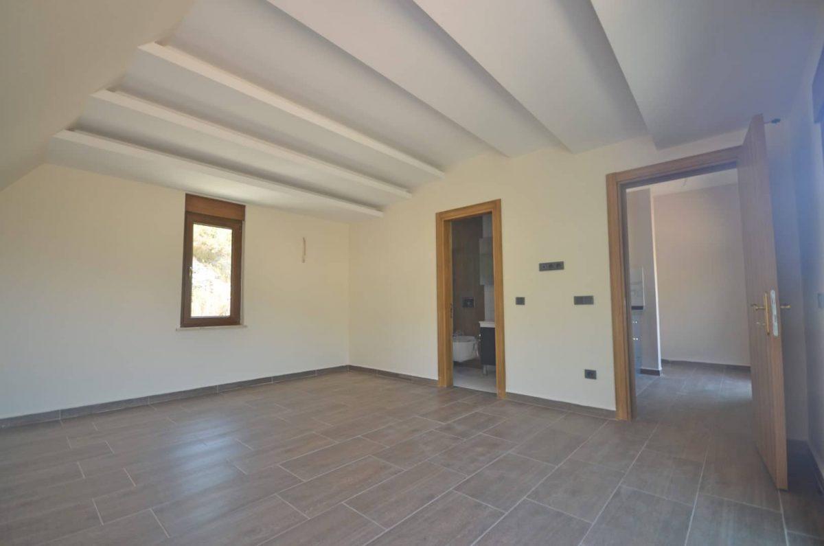 MAY1104 - Photo 19