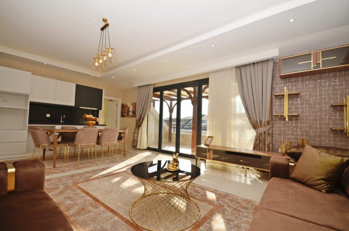 MAY1099 - Photo 1