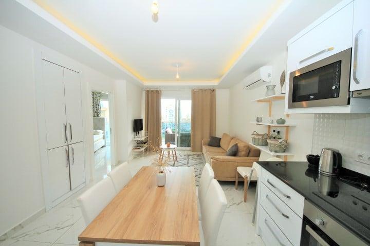 MAY1084 - Photo 1