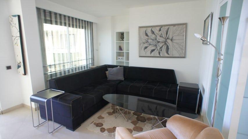 MAY1082 - Photo 2