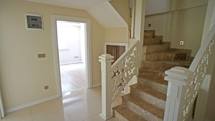 MAY1076 - Photo 20