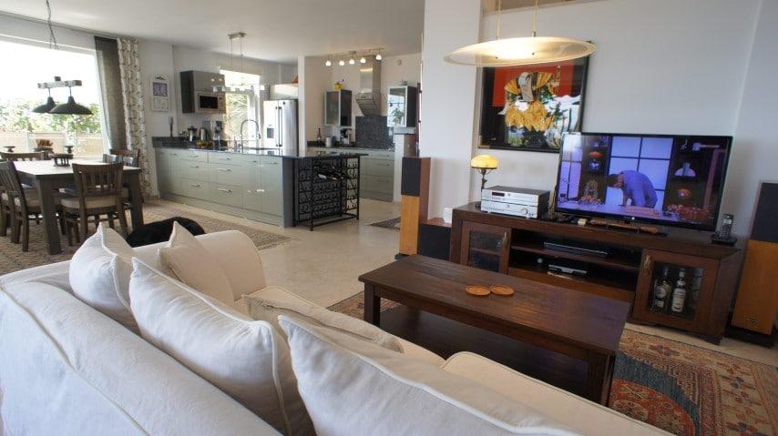 MAY1073 - Photo 3