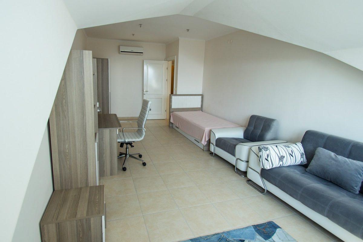 MAY1298 - Photo 10