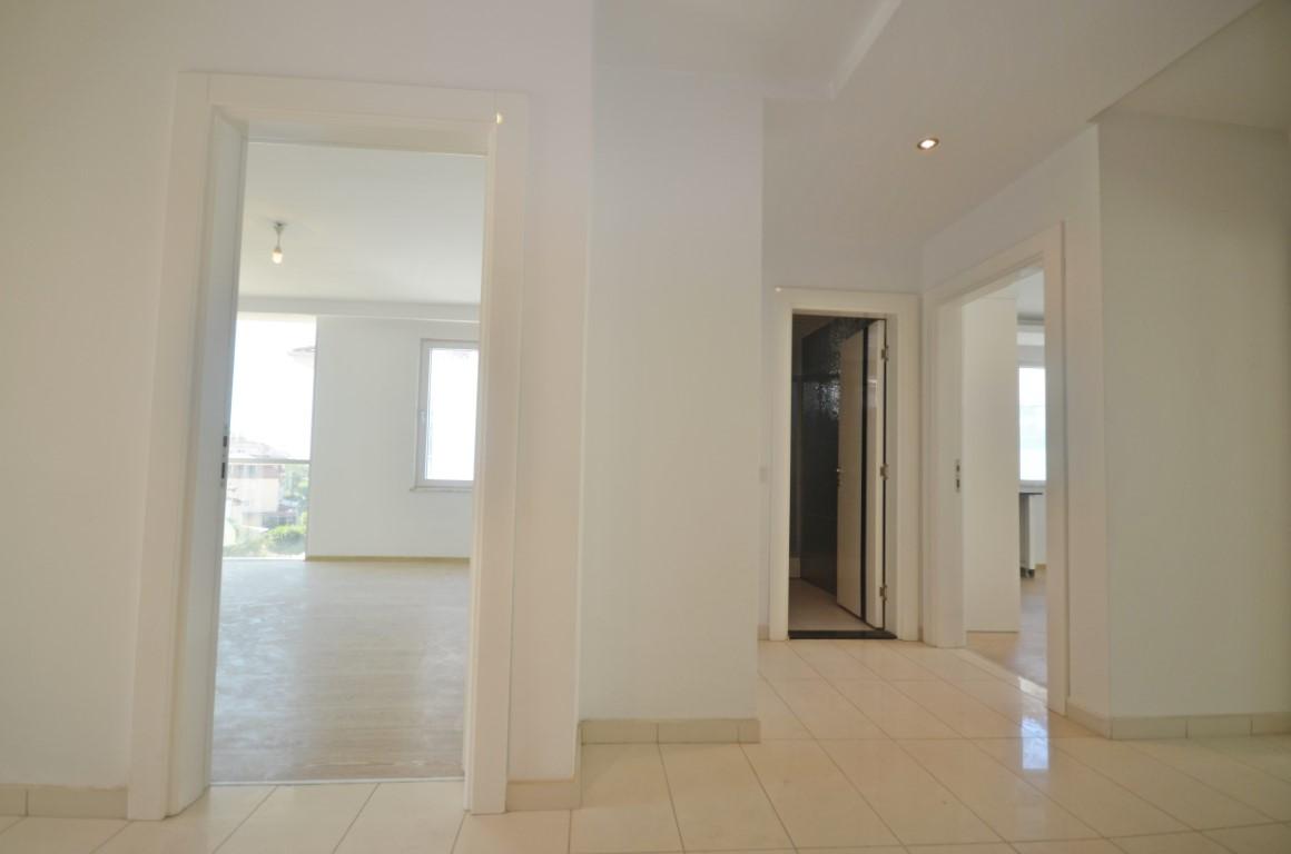 MAY1565 - Photo 4