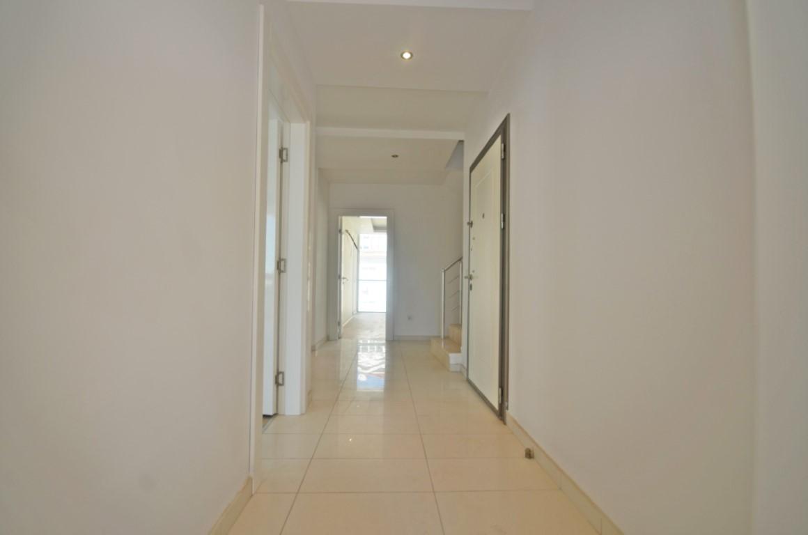 MAY1565 - Photo 6