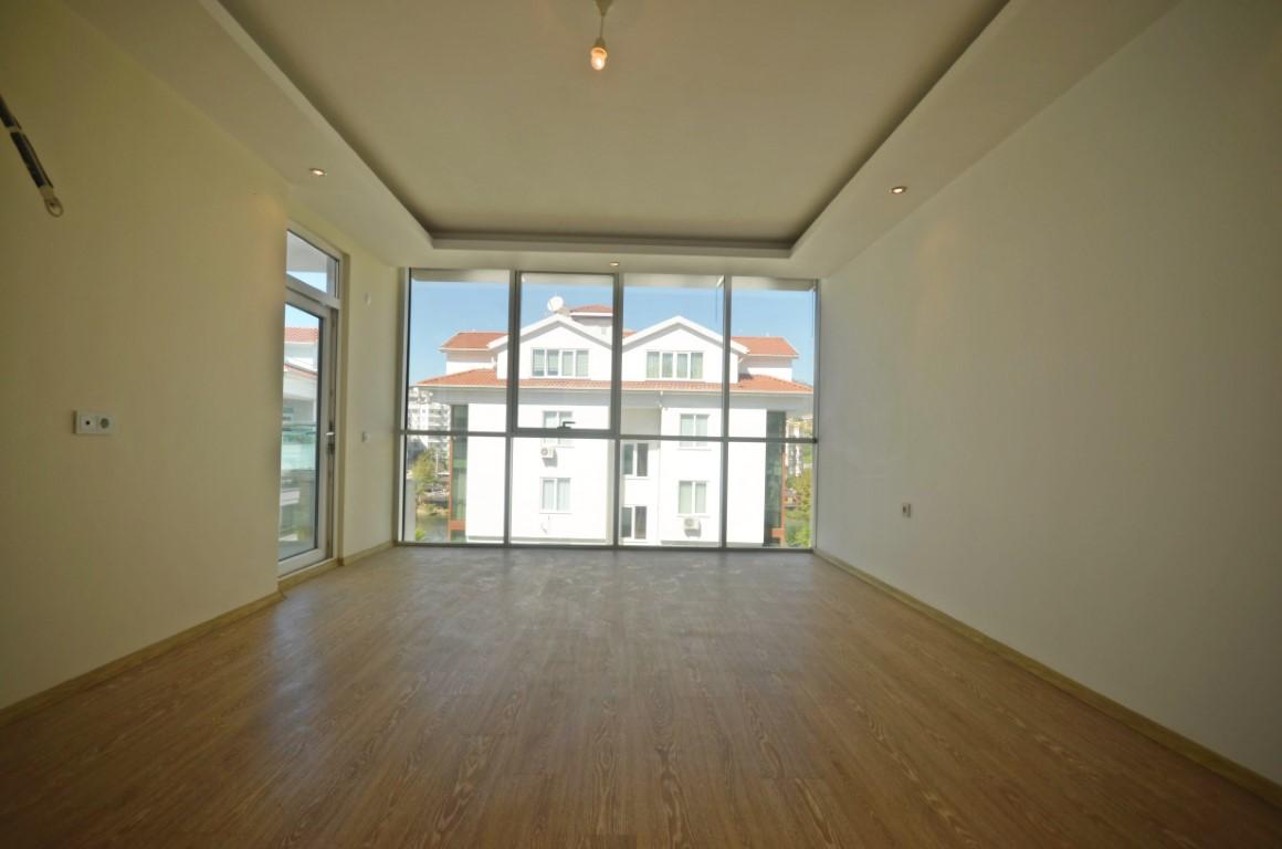 MAY1565 - Photo 15