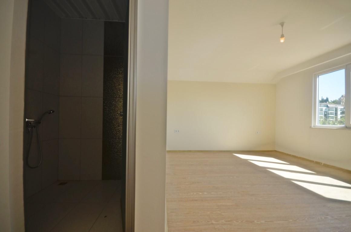 MAY1565 - Photo 24