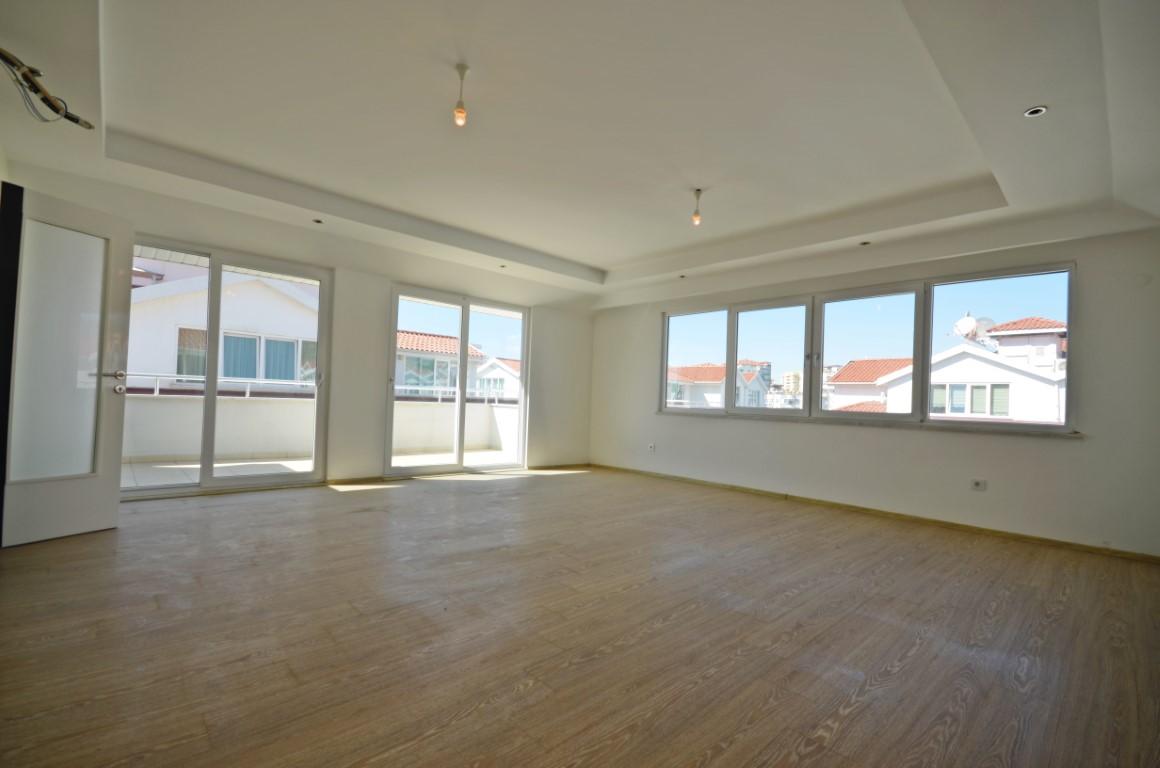MAY1565 - Photo 27