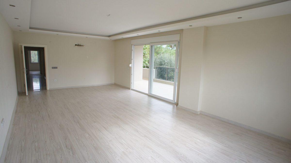 MAY1566 - Photo 21