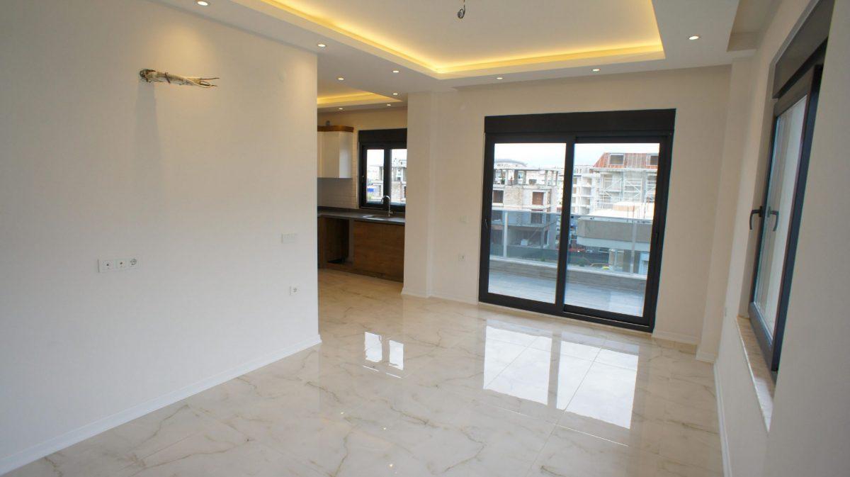 MAY1569 - Photo 1