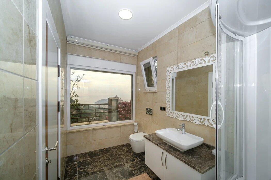 MAY1804 - Photo 32