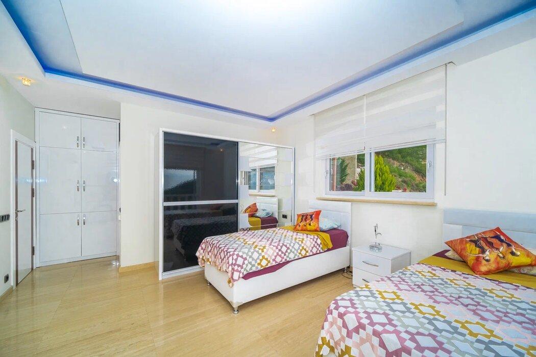 MAY1804 - Photo 39