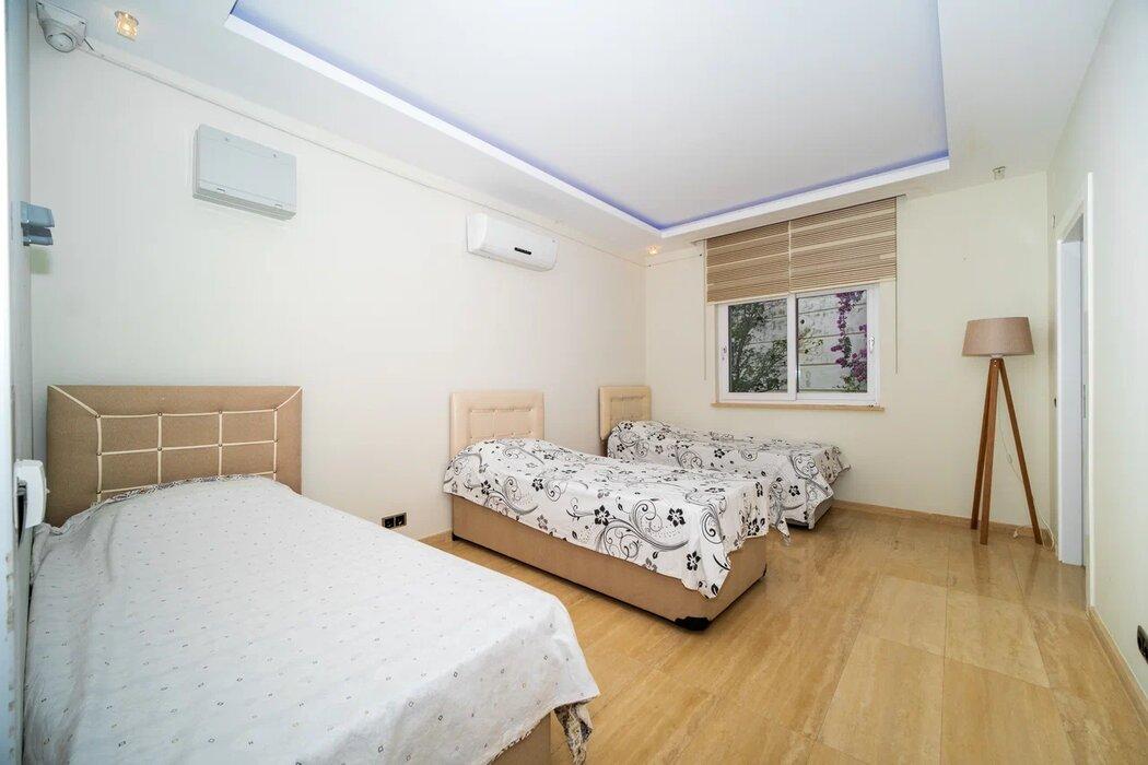 MAY1804 - Photo 26