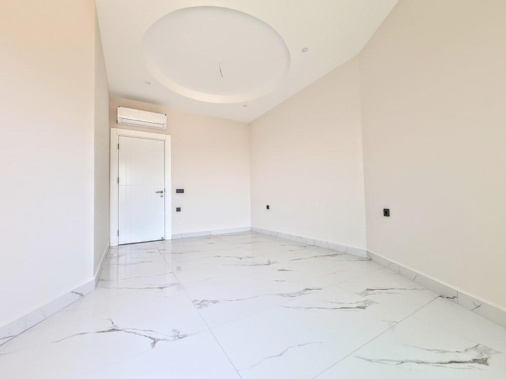 MAY1636 - Photo 22