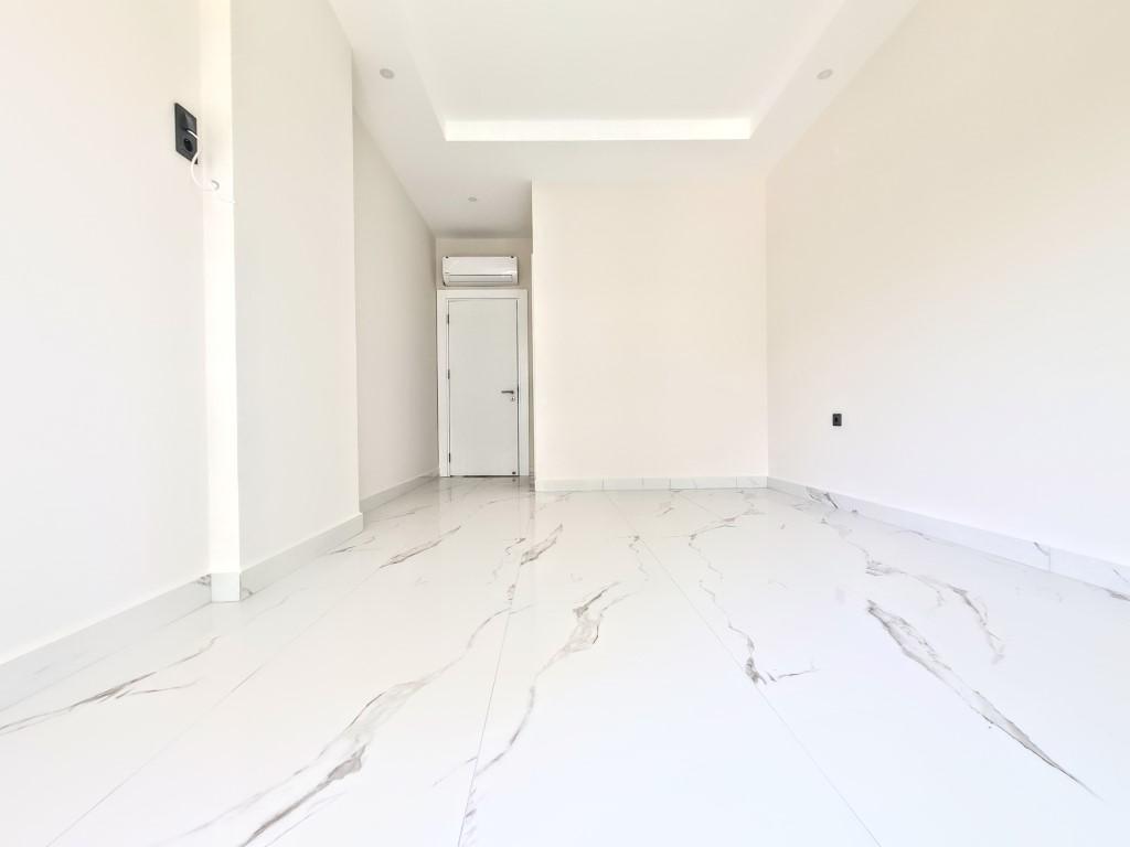 MAY1636 - Photo 23