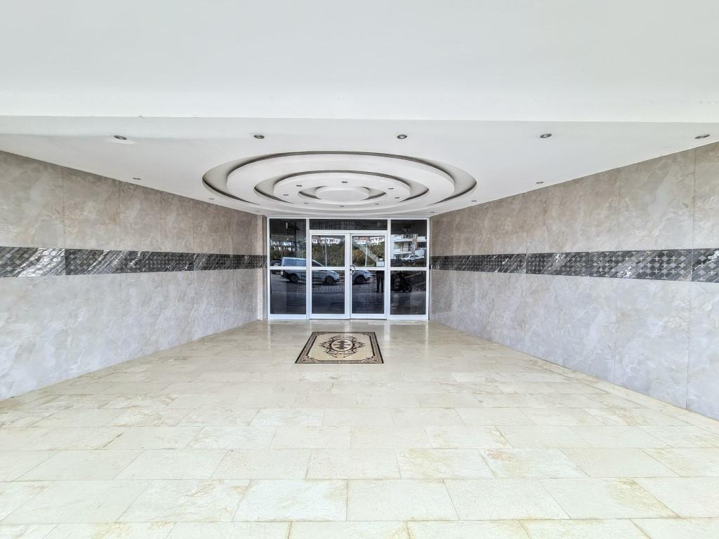 MAY1640 - Photo 2