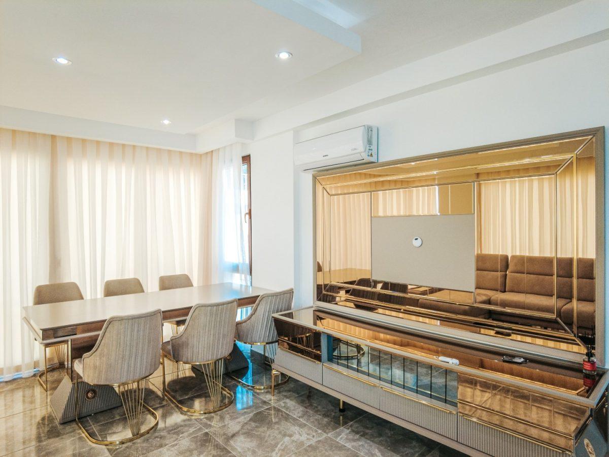 MAY1822 - Photo 5