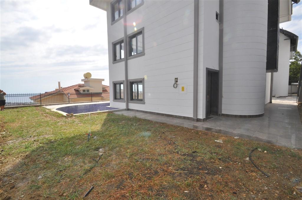 MAY2090 - Photo 11