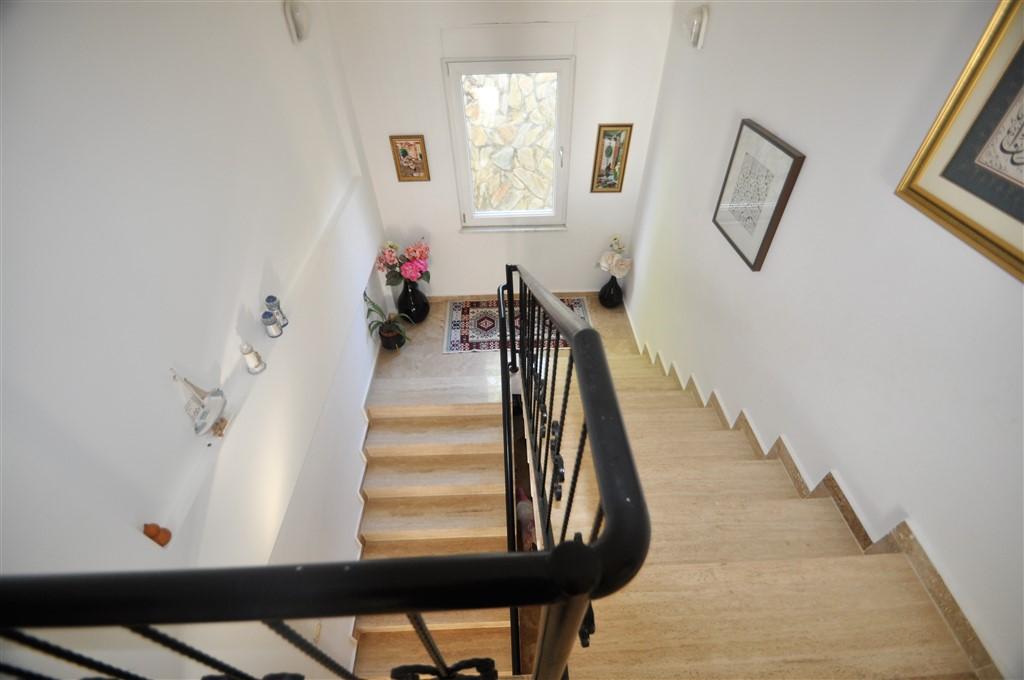 MAY2093 - Photo 9