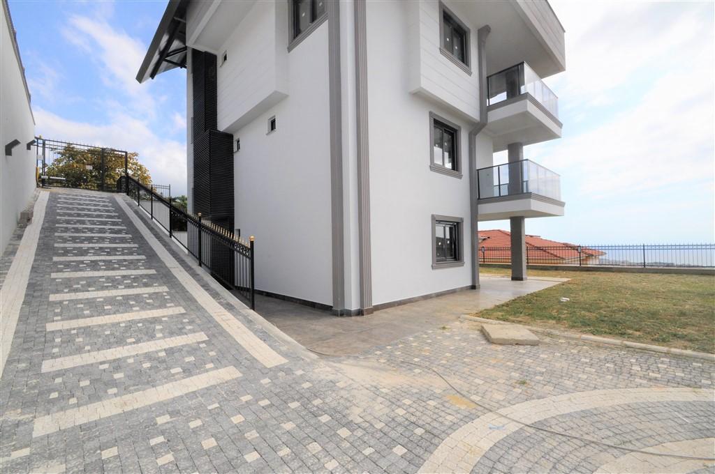MAY2090 - Photo 15