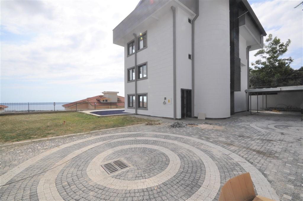 MAY2090 - Photo 16