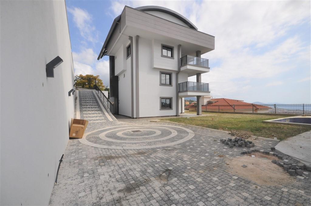 MAY2090 - Photo 17