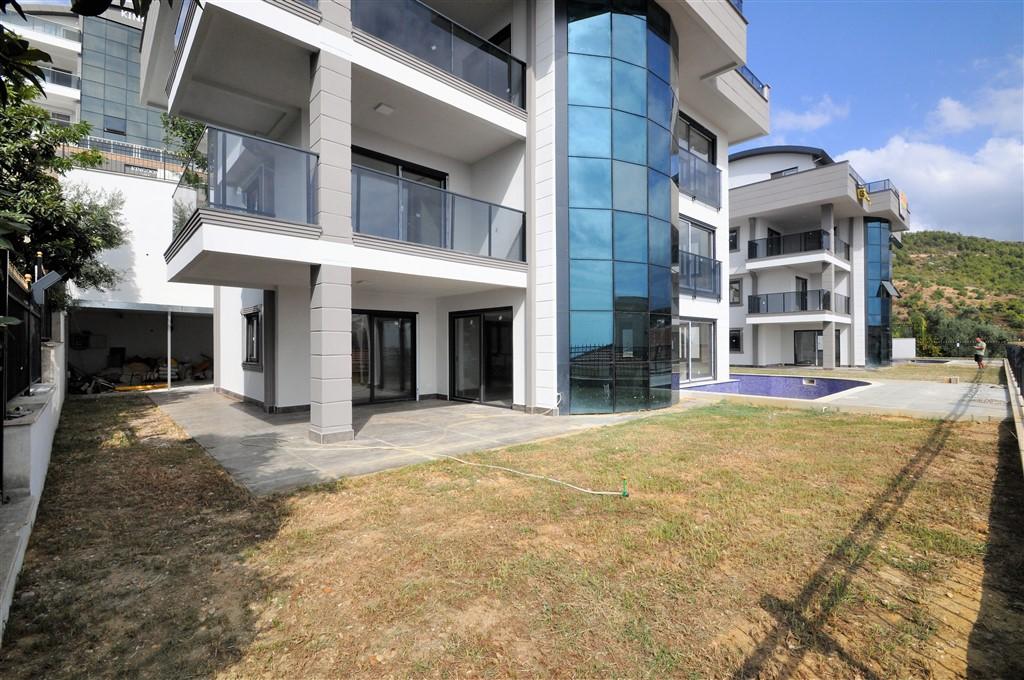 MAY2090 - Photo 2
