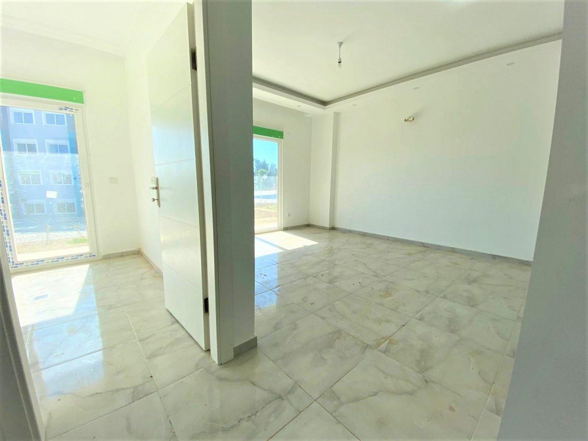 MAY2057 - Photo 3