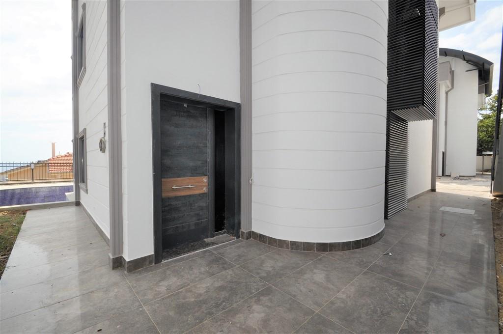 MAY2090 - Photo 19