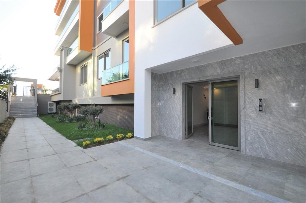 MAY2096 - Photo 12