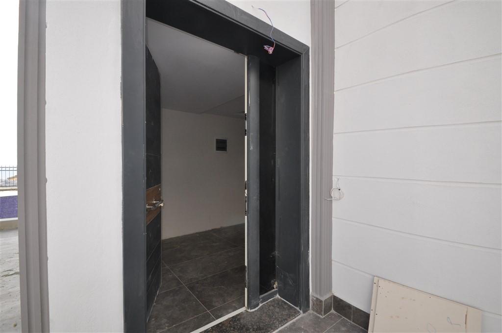 MAY2090 - Photo 20
