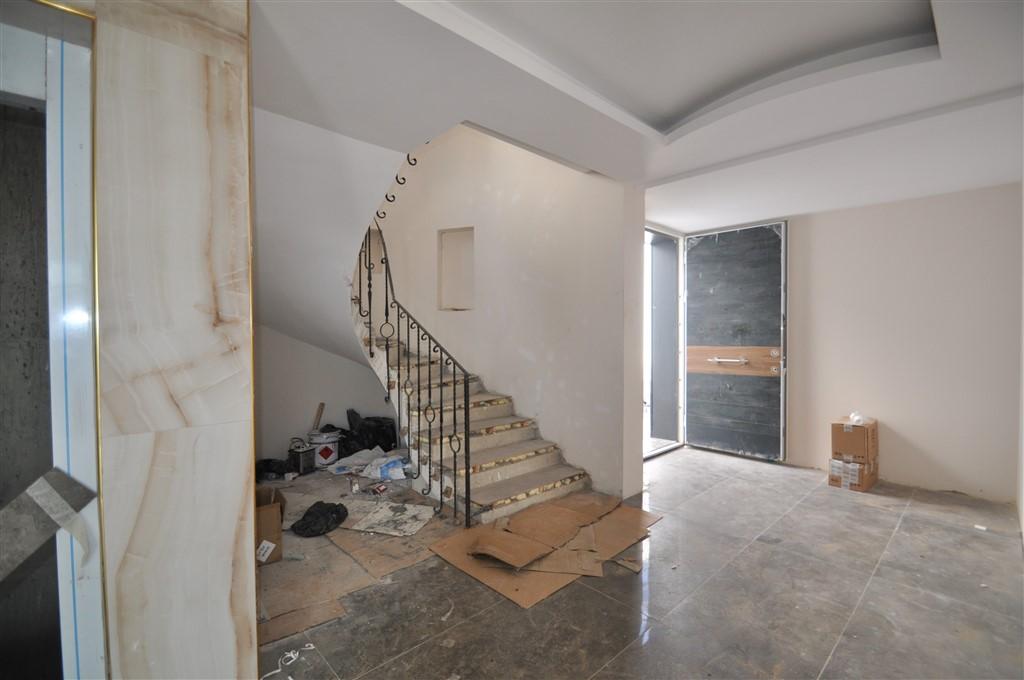 MAY2090 - Photo 23