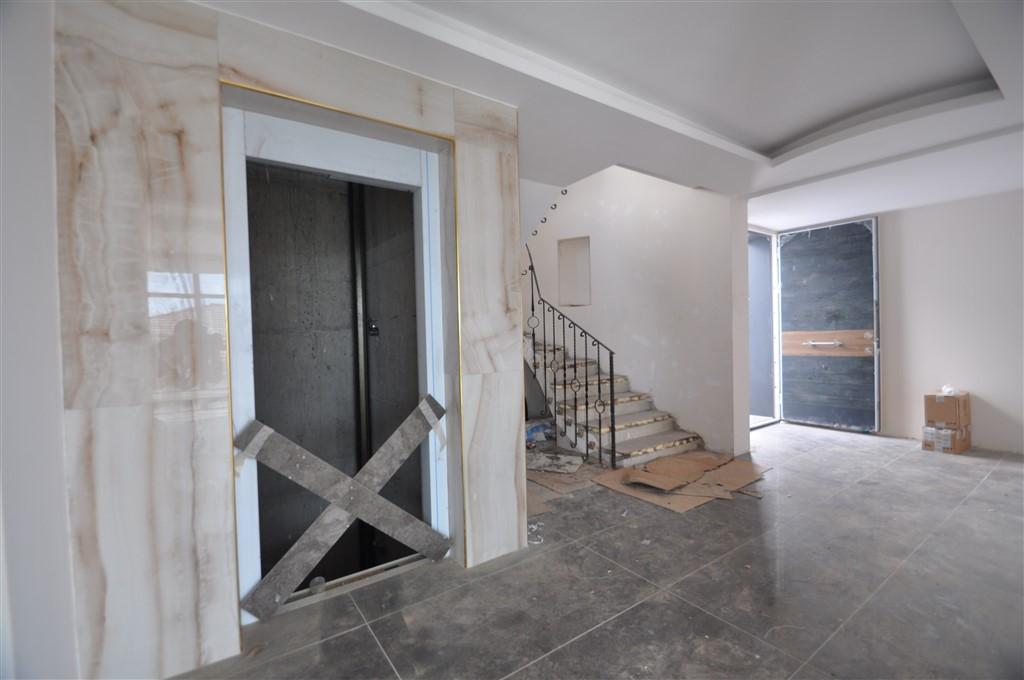 MAY2090 - Photo 24
