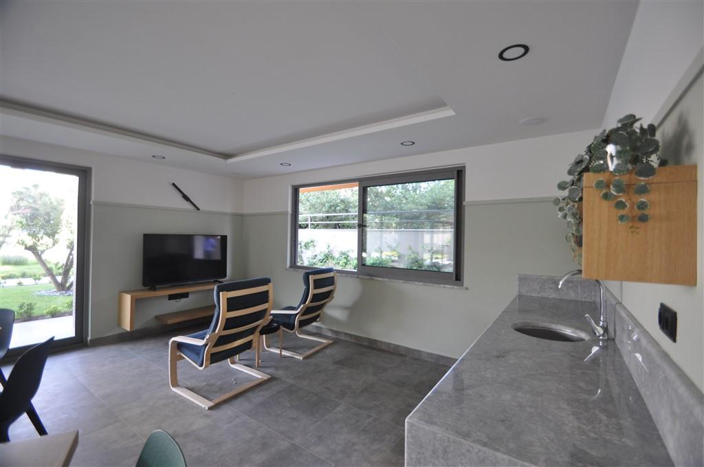 MAY2096 - Photo 19