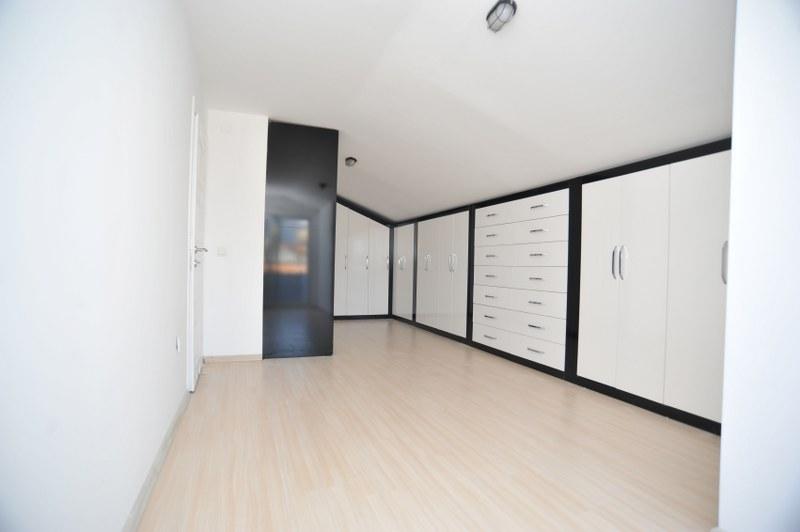 MAY2157 - Photo 27